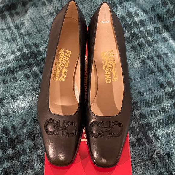 W Shoe Size 7.5 Salvatore Ferragamo Carla Black Patent  Salvatore Ferragamo Black Heels